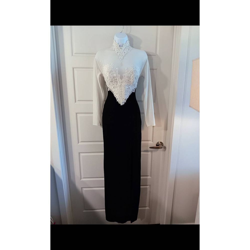Cache Vintage Lace Black and White Evening Gown